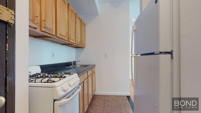 Building Photo - 249 E 53rd St