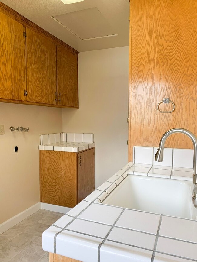 Building Photo - 2 Bedroom / 2.5 Bath Condo in Ridgemark