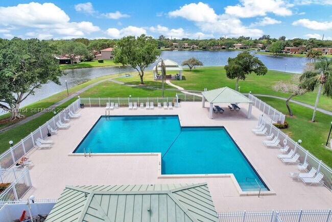 Building Photo - 1623 E Harmony Lake Cir