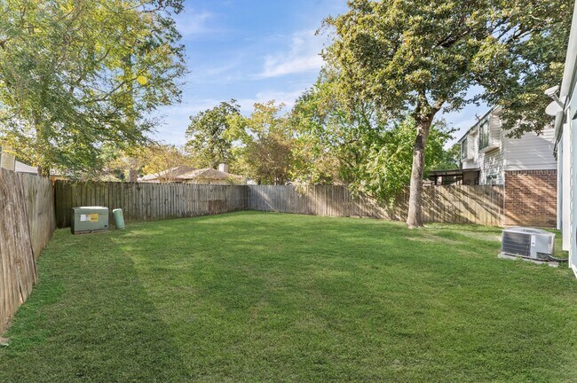 Building Photo - 22935 Sherioaks Ln