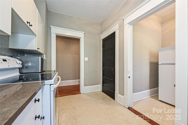 Building Photo - 1506 Nassau Blvd