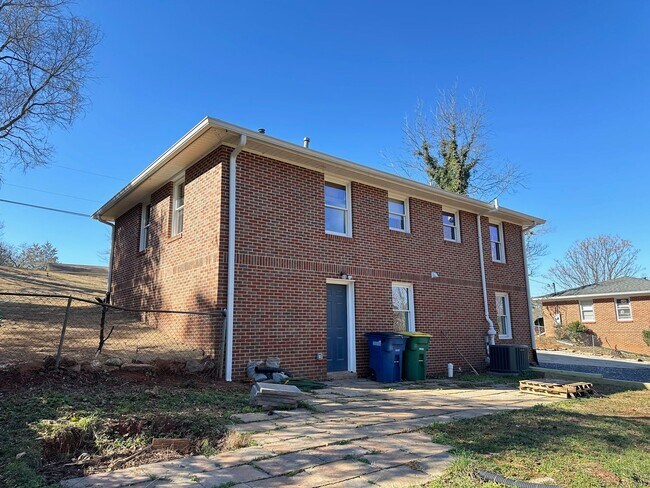 Building Photo - 165 Conrad Dr