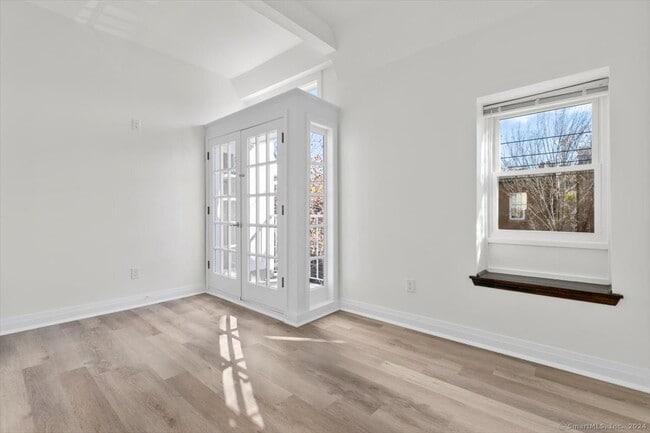 Building Photo - 972 State St