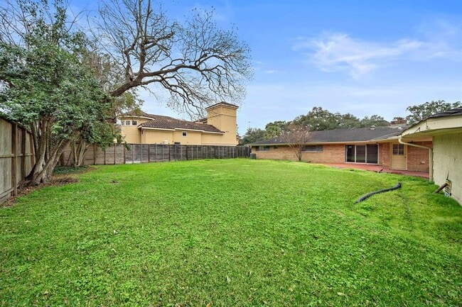 Building Photo - 4802 Braesvalley Dr