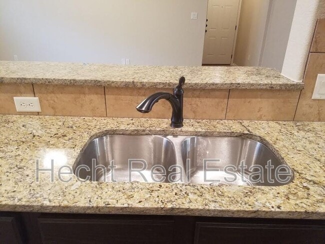 Building Photo - 211 Joanne Cv