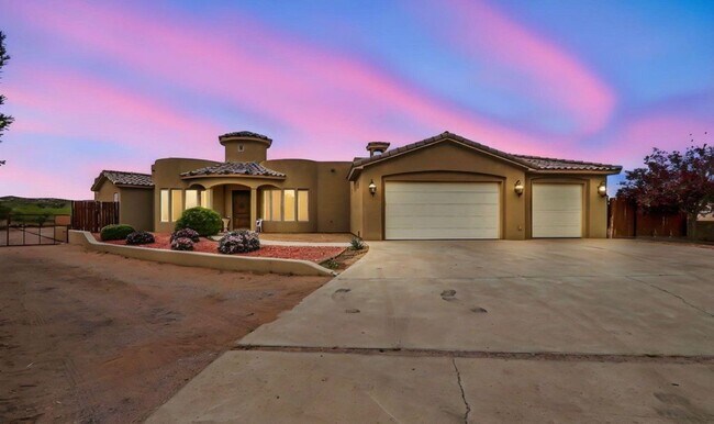 Building Photo - 810 Banna Ct