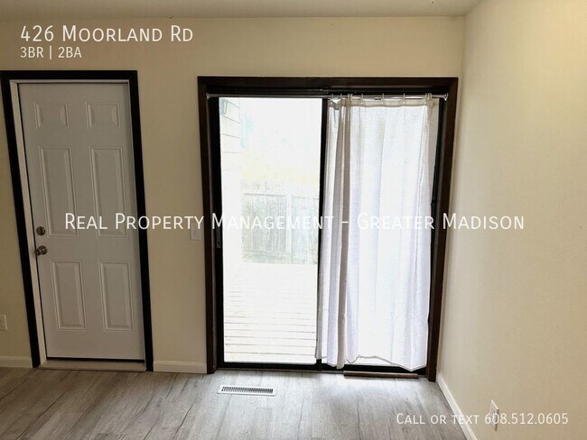 Building Photo - 3 bedroom duplex on Madison's south side w...