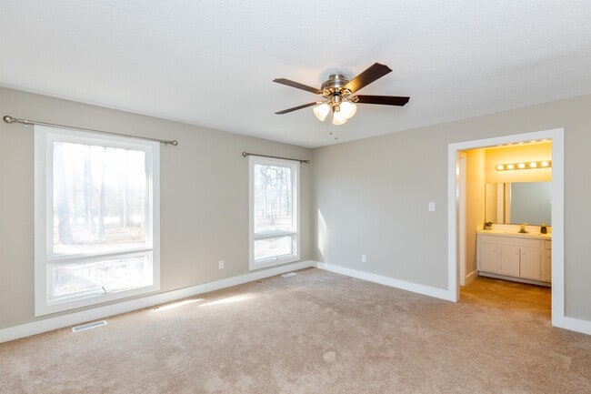 Building Photo - 624 Short Spoon Cir