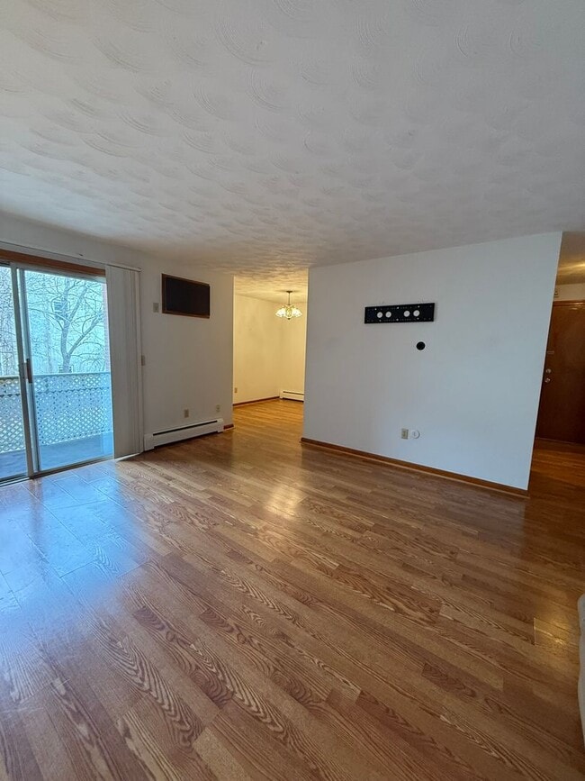 Building Photo - 490 Burritt St