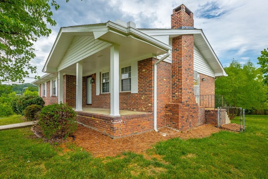 Building Photo - 2520 Sharron Dr