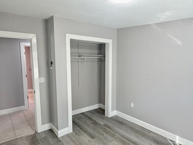 Building Photo - Fully Renovated and STUNNING 3 bedroom/1 bathroom home in Tampa!