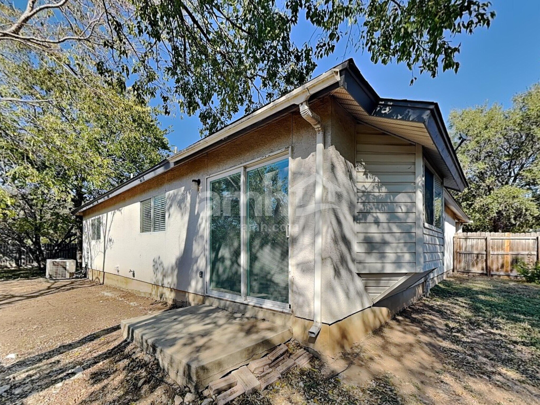 Building Photo - 9307 Sunlit Pt