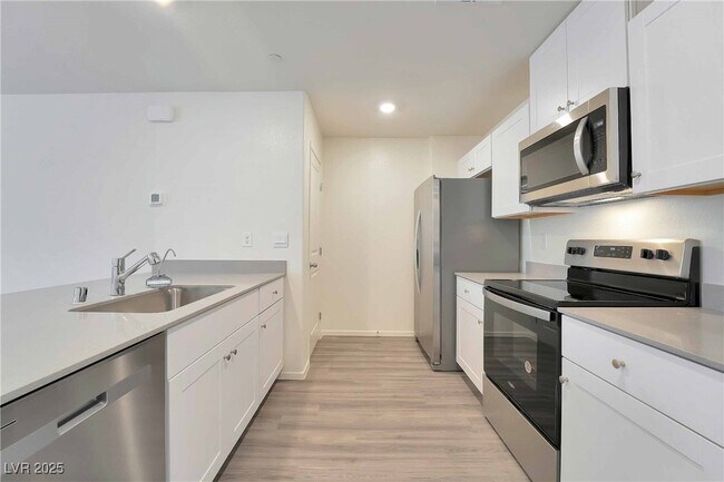 Building Photo - 3729 Celesta Vis Ave