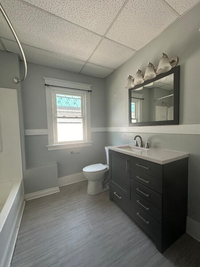 Building Photo - 252 Cumberland Ave