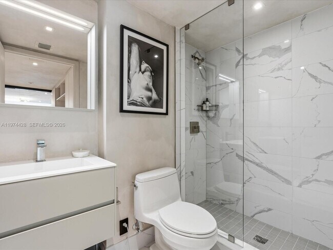 Building Photo - 9521 E Bay Harbor Dr