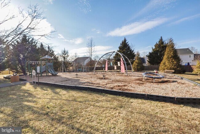 Building Photo - 915 Buttonwood Terrace NE