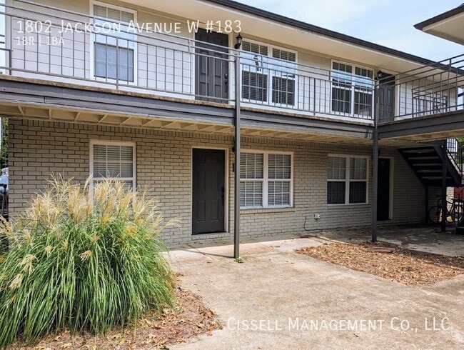 Primary Photo - 1802 Jackson Ave W