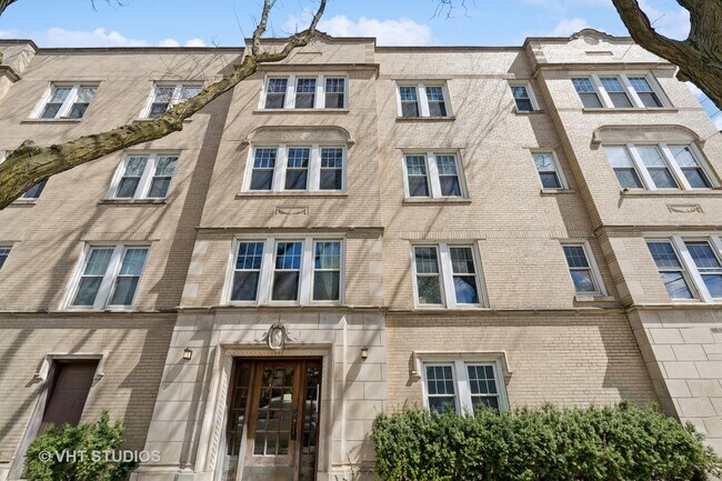 Primary Photo - 5953 N Greenview Ave