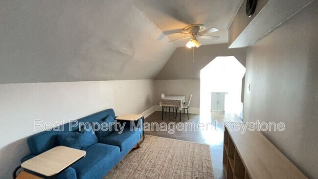 Building Photo - 923 Chislett St