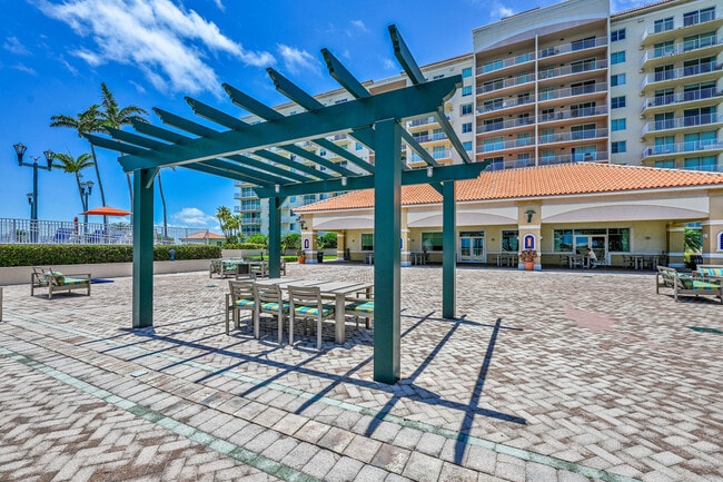 Building Photo - 3020 NE 32nd Ave