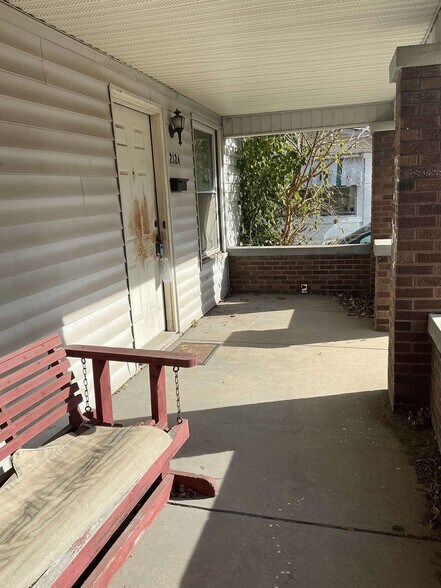 Building Photo - 2124 1st Ave