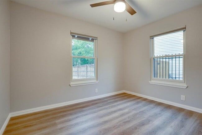 Building Photo - 600 Bramble Dr