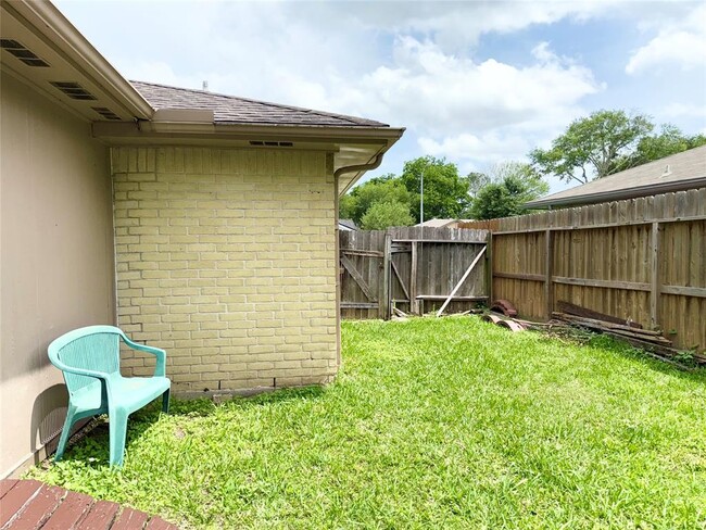 Building Photo - 10202 Hollow Canyon Dr