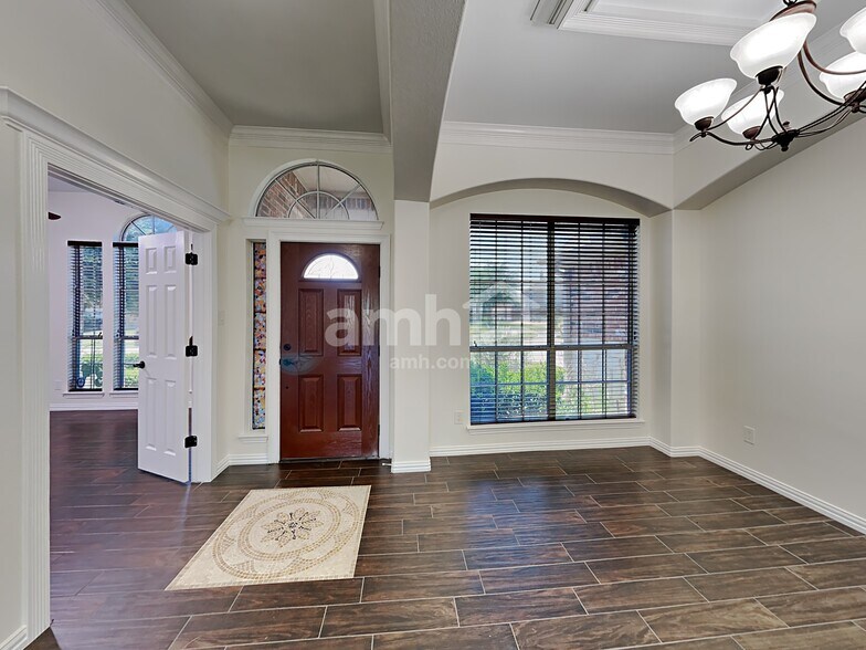 Building Photo - 2228 Coopers Hawk Ct