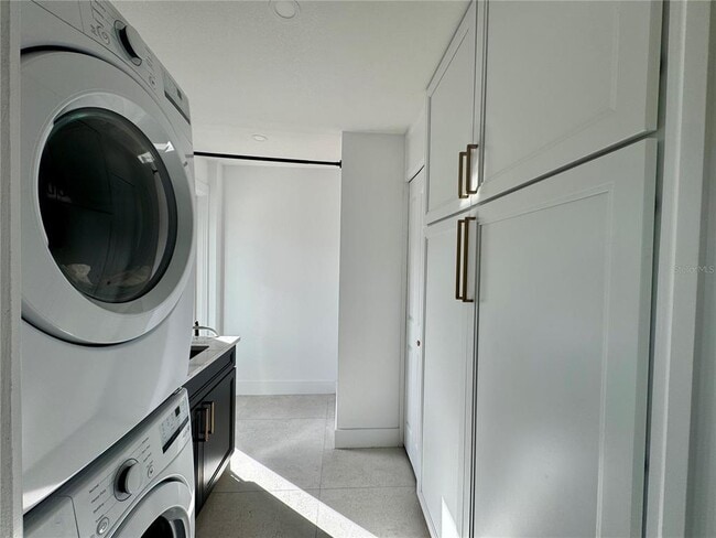 Building Photo - 7372 Melaleuca Way