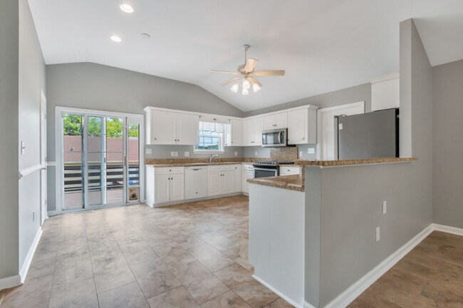 Building Photo - 2149 Hollandale Cir
