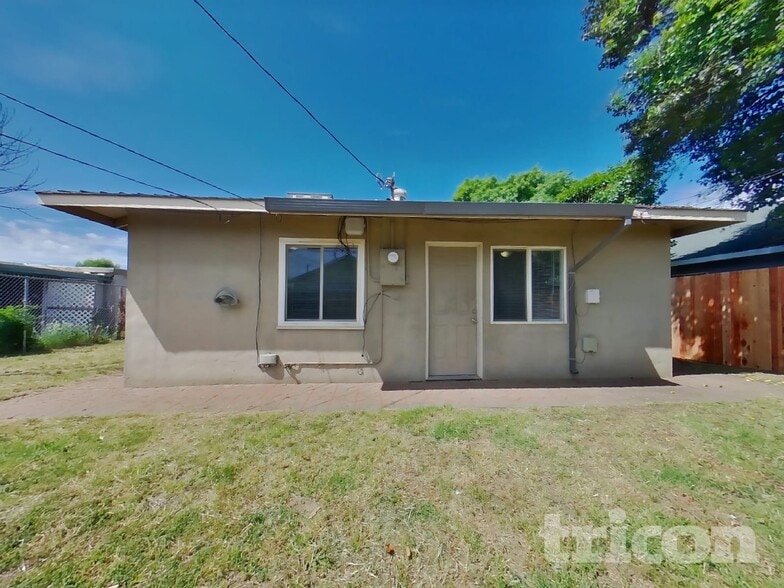 Building Photo - 1475 Knights Row