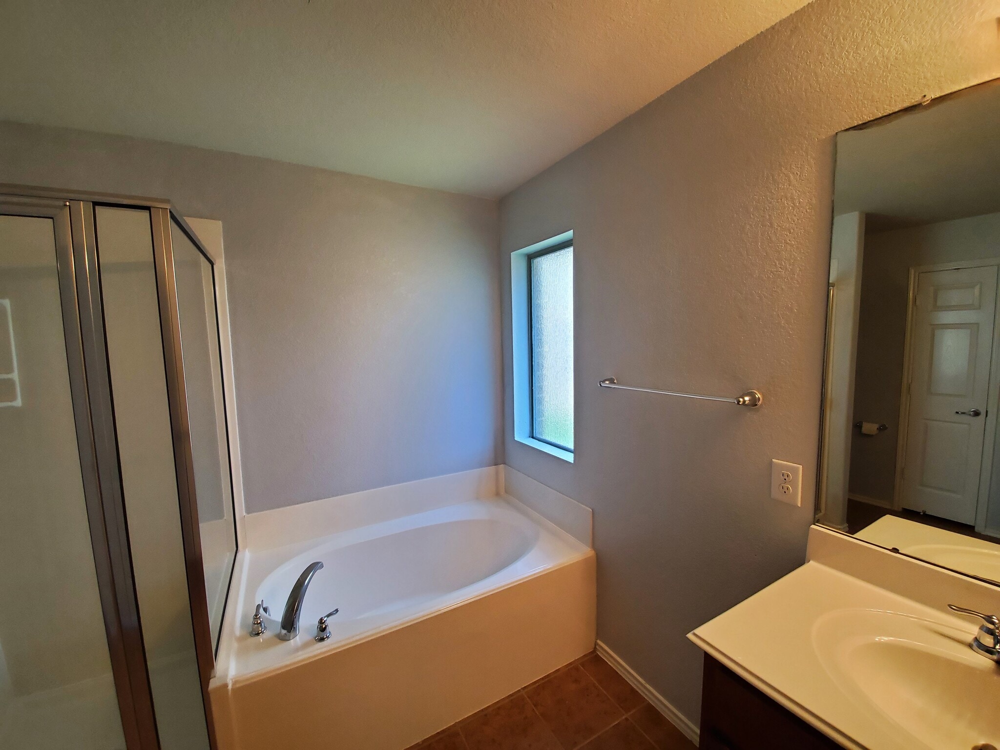 Building Photo - 10351 Whisper Bluff Dr