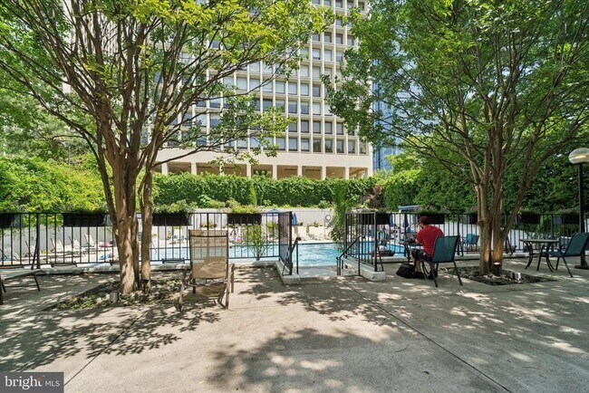 Building Photo - 210 Locust St