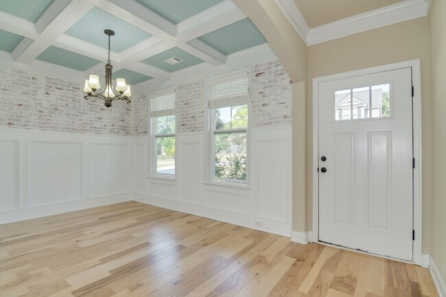 Building Photo - Updated Home in Heart of Evans