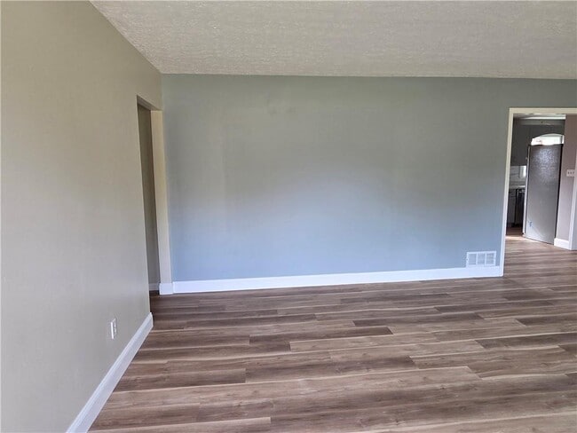 Building Photo - 1800 Hwy 81