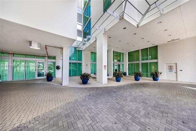 Building Photo - 7928 East Dr
