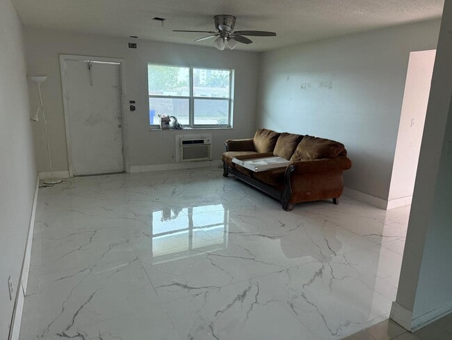 Building Photo - 6019 Hayes St