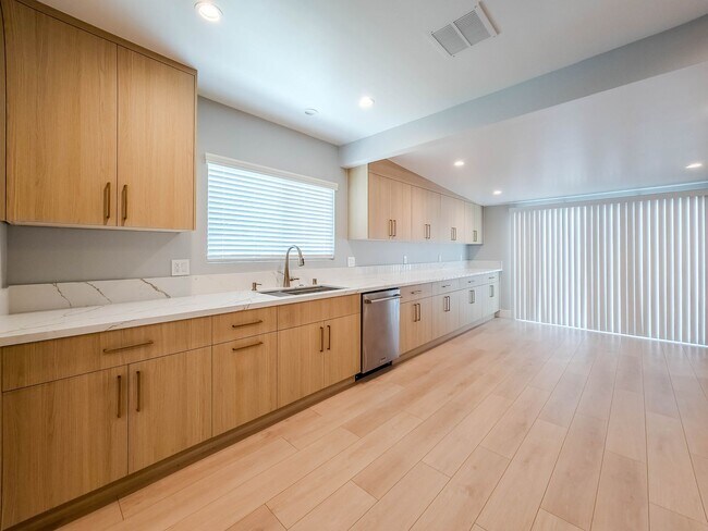 Building Photo - 6454 Gentry Ave
