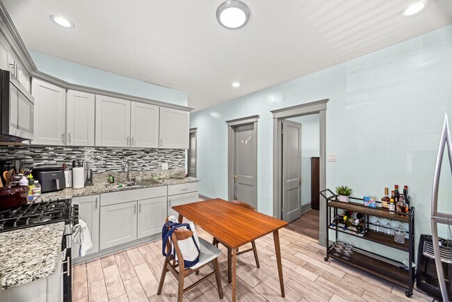 Building Photo - 4104 W 24th Pl