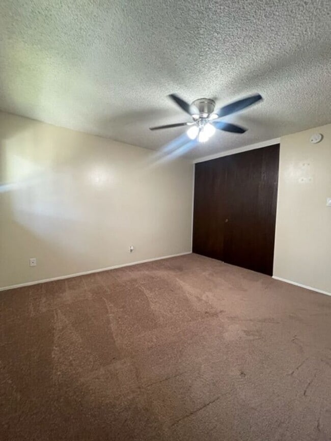 Building Photo - Downey UPPER One Bedroom with Parking, Fir...