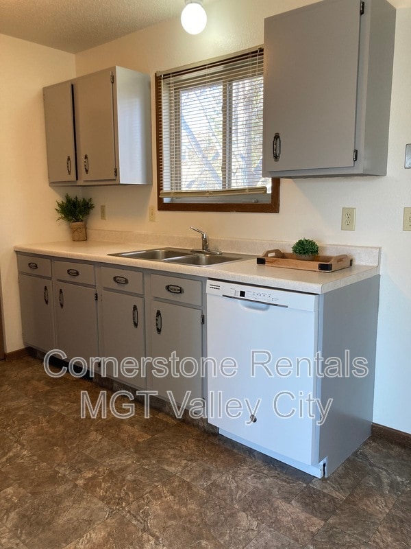 Building Photo - 804 11th St NW