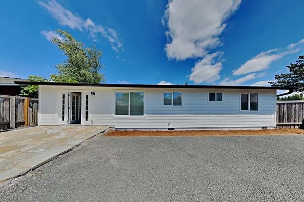 Building Photo - 20710 SW Jay St