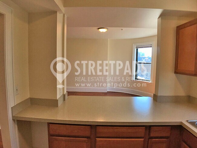 Building Photo - 881 Massachusetts Ave