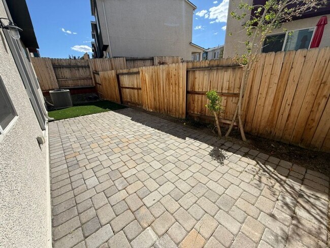Building Photo - Charming Sun Valley Home with Generous Yard