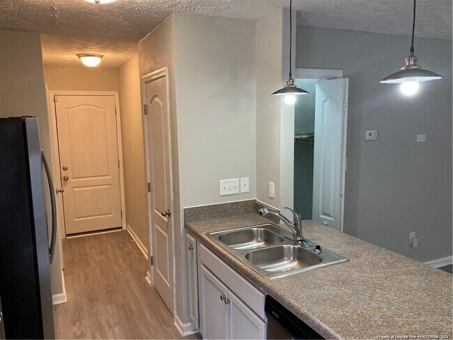 Building Photo - 148 Dundee Cir