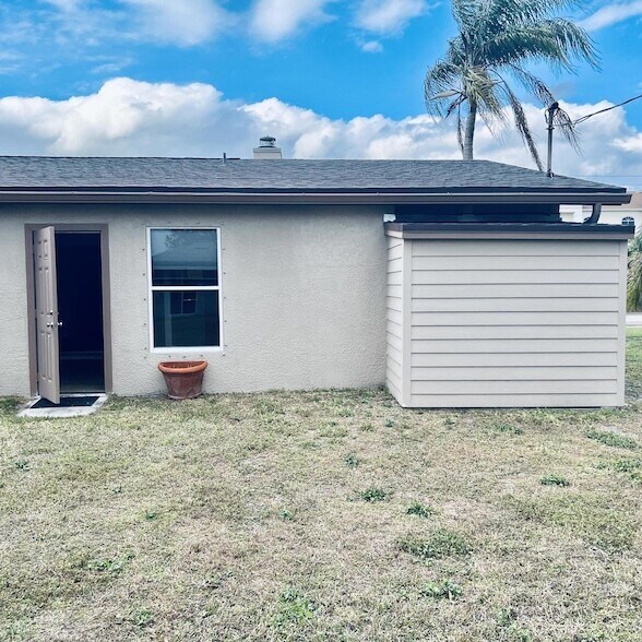 Building Photo - 530 SW Prima Vista Blvd