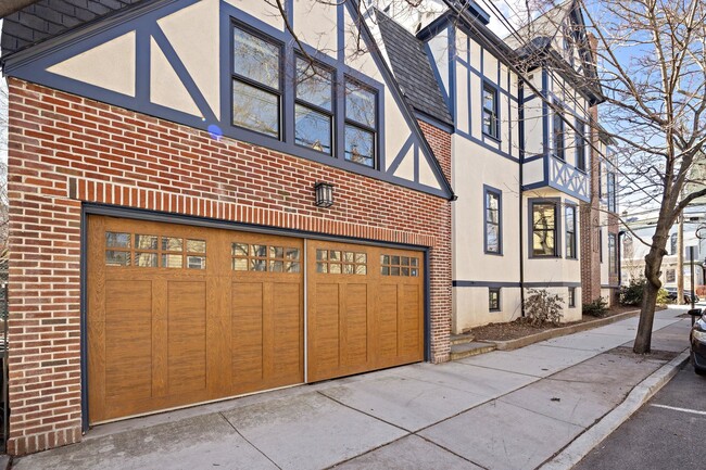 Building Photo - 229 Oak St