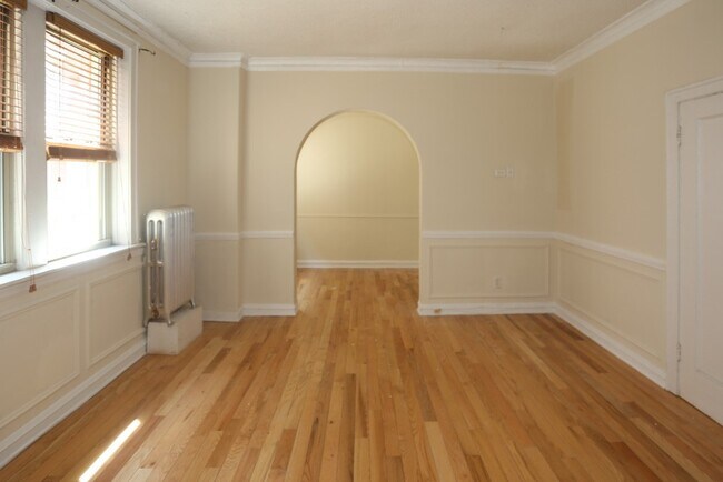 Building Photo - 549 W Surf St