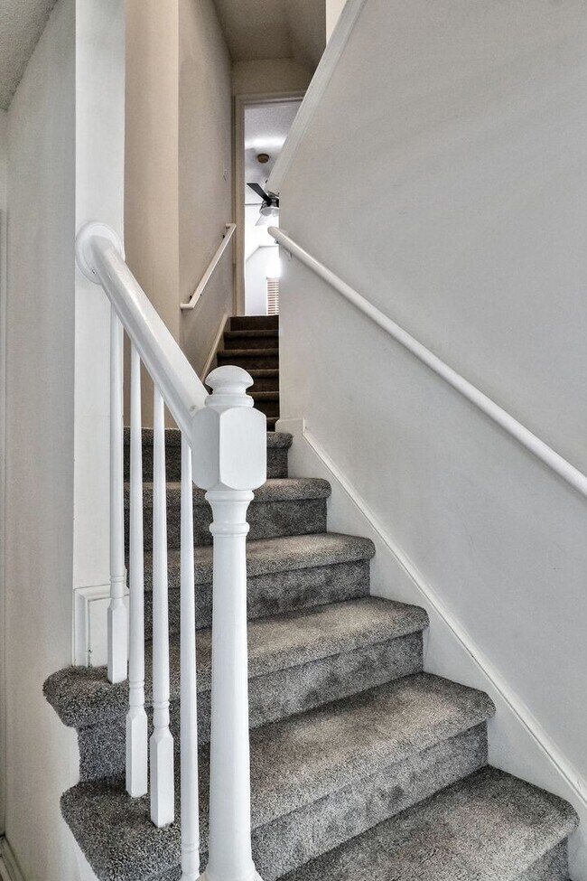 Building Photo - Beautiful 5 bedroom home in Grassfield Area of Chesapeake, VA