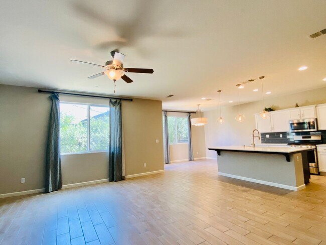 Building Photo - $2,450 Ashlan & Leonard, Beautiful 3 Bedro...